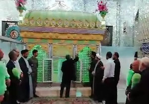 غبارروبی بقعه امامزاده حمزه ابن موسی الکاظم (ع) در کاشمر + فیلم