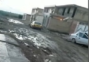 خیابانی گِل‌آلود در آبادان + فیلم