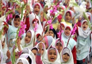 برگزاری جشن ۱۳ آبان روز دانش آموز در مدارس