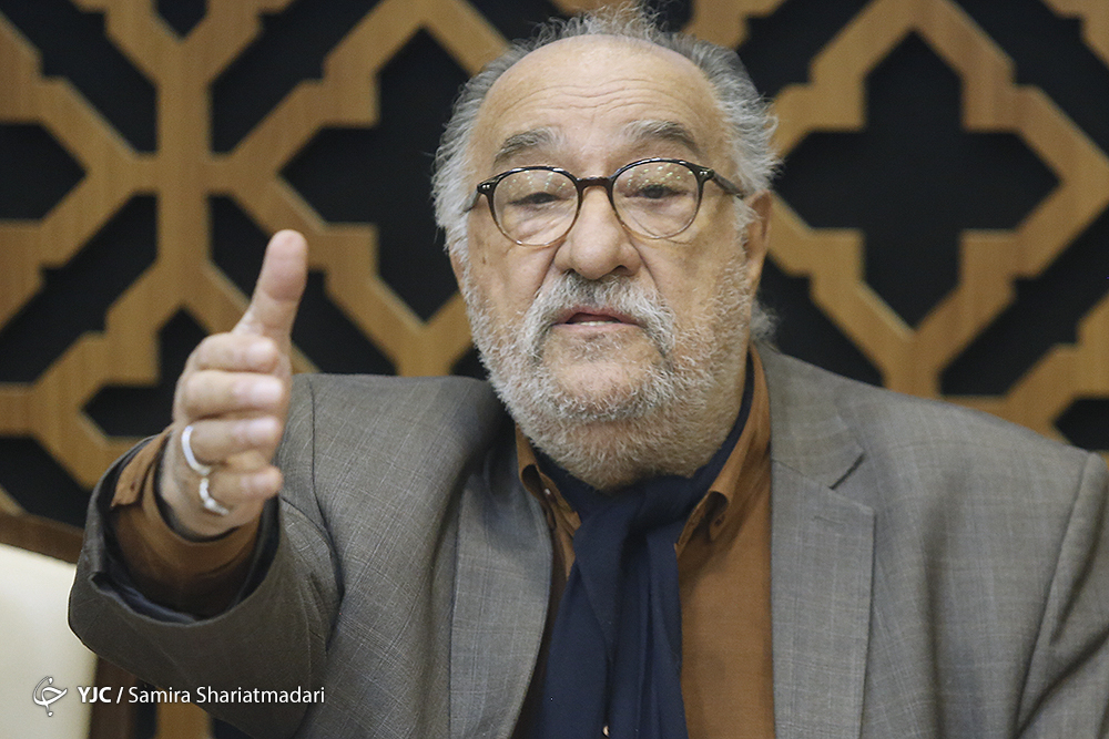 عوامل سریال &laquo;ستایش&raquo; با مخاطبان گفت&zwnj;وگو کردند/ دفاع داریوش ارجمند از حشمت فردوس و نوه&zwnj;اش! + تصاویر