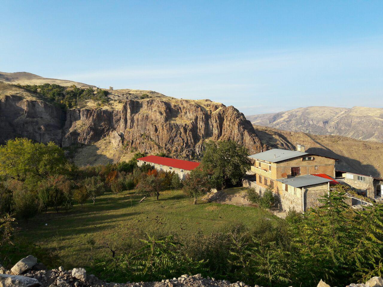 چشم‌اندازی از طبیعت پاییزی روستای قاراب سفلی + تصاویر