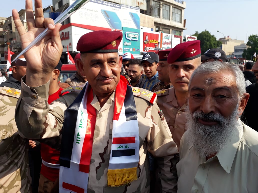حضور فرمانده عراقی در جمع معترضان