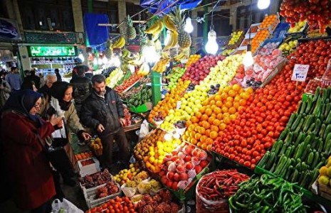 گرانی ۵۰ درصدی قیمت گوجه فرنگی در بازار/ کمبودی در عرضه میوه‌های پاییزی وجود ندارد