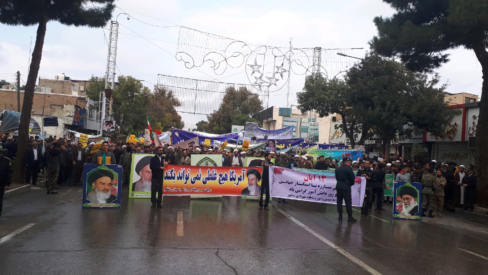 حضور پرشور جوانان خراسان رضوی در راهپیمایی ۱۳ آبان + تصاویر