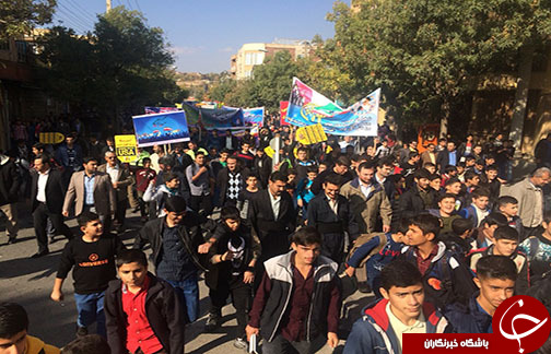آغاز راهپیمایی استکبار ستیزی مردم مهاباد