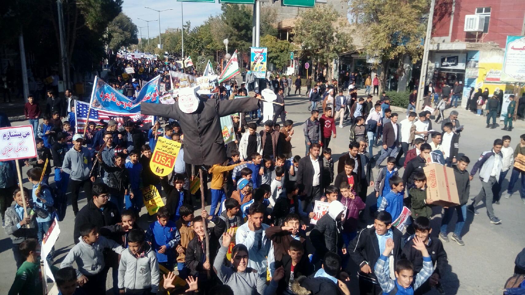 حضور پرشور جوانان خراسان رضوی در راهپیمایی ۱۳ آبان + تصاویر