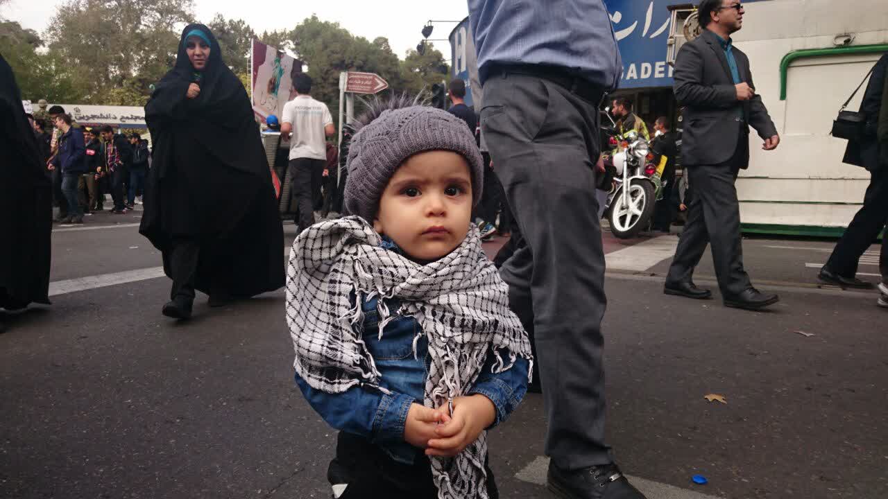 فسقلی‌های انقلابی در مراسم ۱۳ آبان