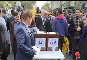 حواشی و صحبت‌های جالب مردم پای یک صندوق رای در روز ۱۳ آبان + فیلم
