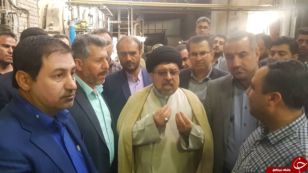 چوب لای چرخهای کارخانه قندفسا گیر کرده است