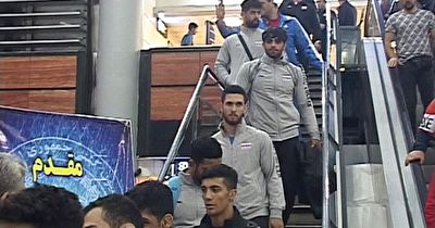بازگشت اعضای تیم ملی امید کشتی فرنگی به کشور با دست پر + فیلم