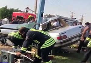 تصادف مرگبار پژو ۴۰۵ با تیر برق در اهواز + فیلم