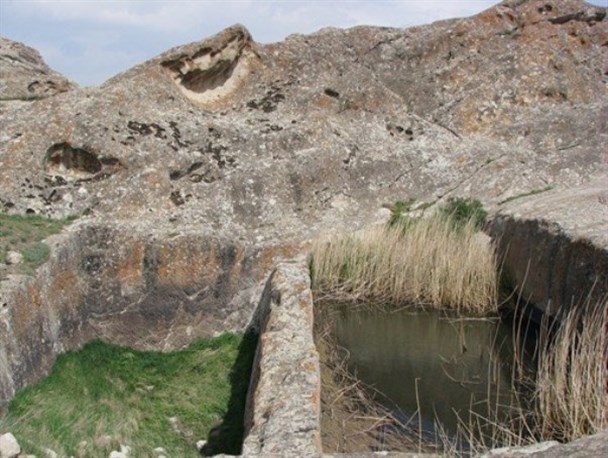قلعه آدم&zwnj;خوار کجاست؟