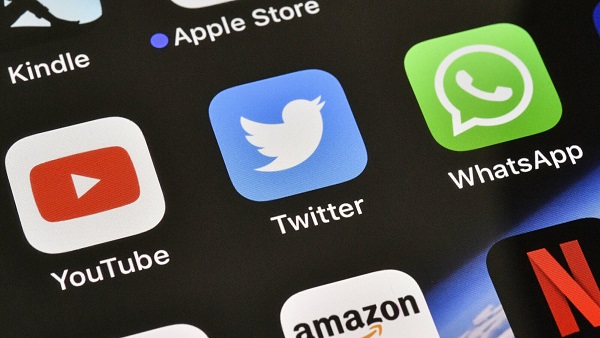 توئیتر در حال رفع اشکال پیمایش خودکار در سیستم عامل iOS