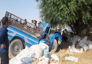 پایان عمر راننده نیسان وانت بر اثر برخورد با درختان کنار جاده