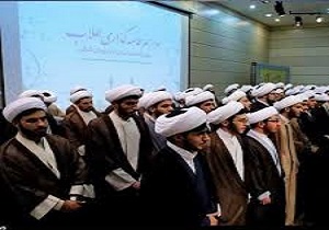 ملبس شدن جمعی از طلاب جامعه المصطفی العالمیه تبریز، به لباس مقدس روحانیت