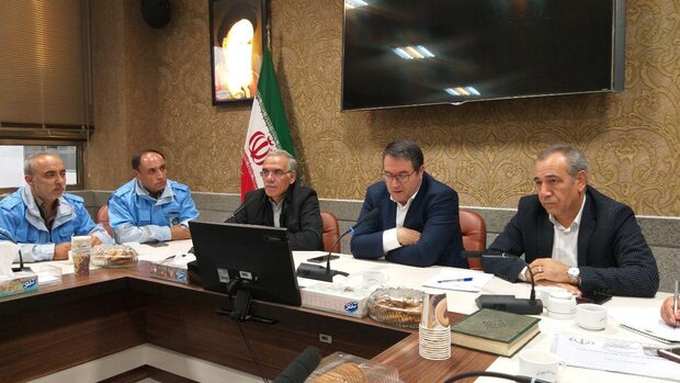همه واحدهای تولیدی و صنعتی با مناطق زلزله زده همکاری می کنند