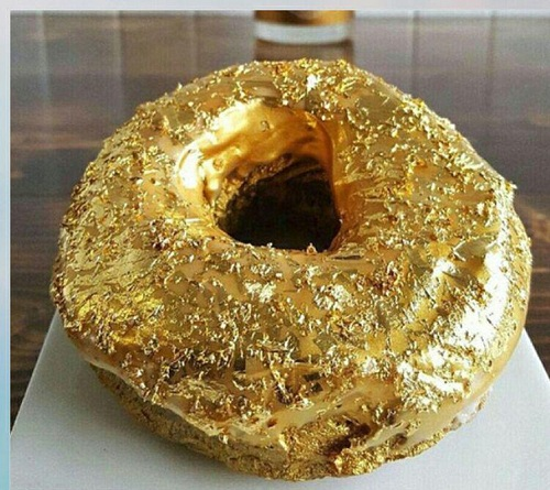 فروش دونات، بستنی و استیک با طعم طلا در مشهد جنجال&zwnj;برانگیز شد! + تصاویر