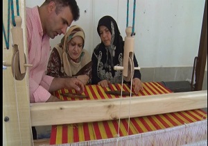عرضه پارچه بافت های هنرمندان اردستانی برای بازار