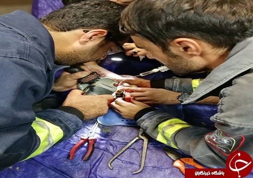 رهاسازی انگشت پسربچه ۵ ساله از میان قطعه آهنی+تصاویر