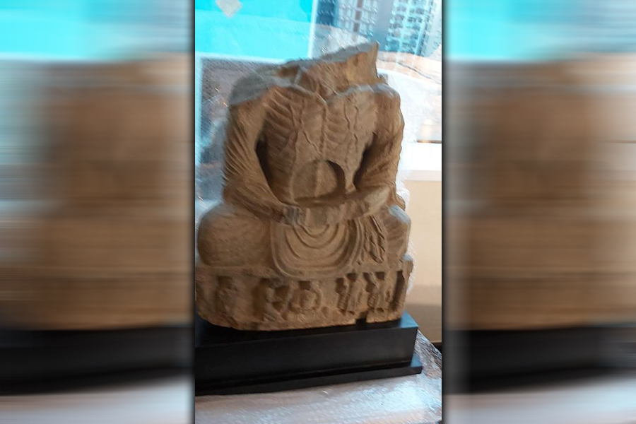 شهروند هنگ کنگی یک اثر باستانی را به افغانستان سپرد
