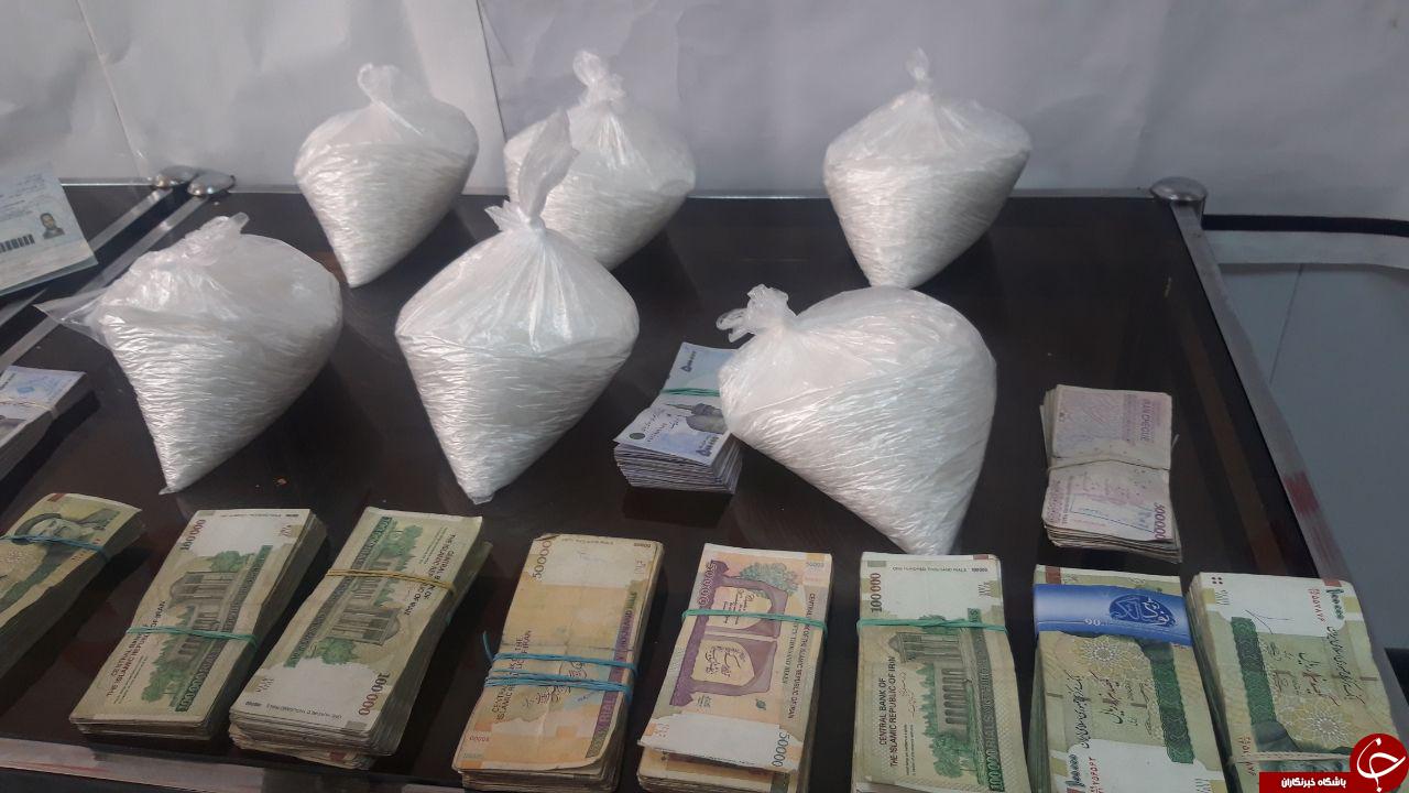 اراذل و اوباش نازی آباد دستگیر شدند/ تخریب خودرو شهروندان و خرید و فروش موادمخدر جرم ارتکابی متهمان + تصاویر