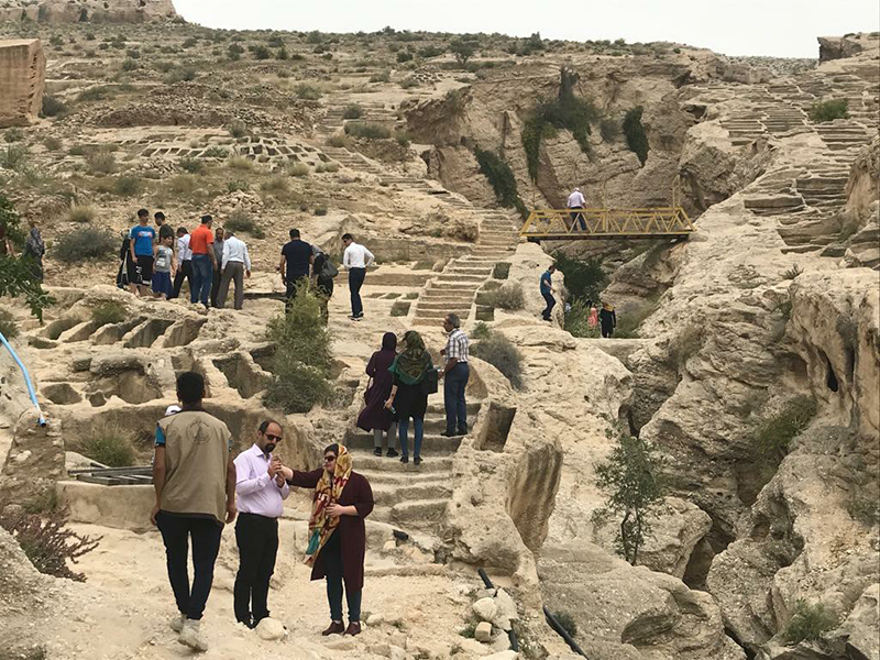 آیا دود زباله به چشم سیراف خواهد رفت یا آیا دود زباله چشمان سیراف را اشک بار خواهد کرد؟
