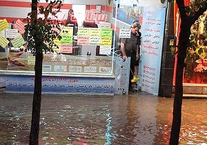 آبگرفتگی مغازه‌ها با کوچکترین باران در «درگزین» + فیلم