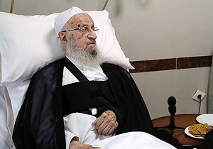 عیادت رئیس مرکز خدمات حوزه‌های علمیه از آیت‌الله‌ مکارم شیرازی