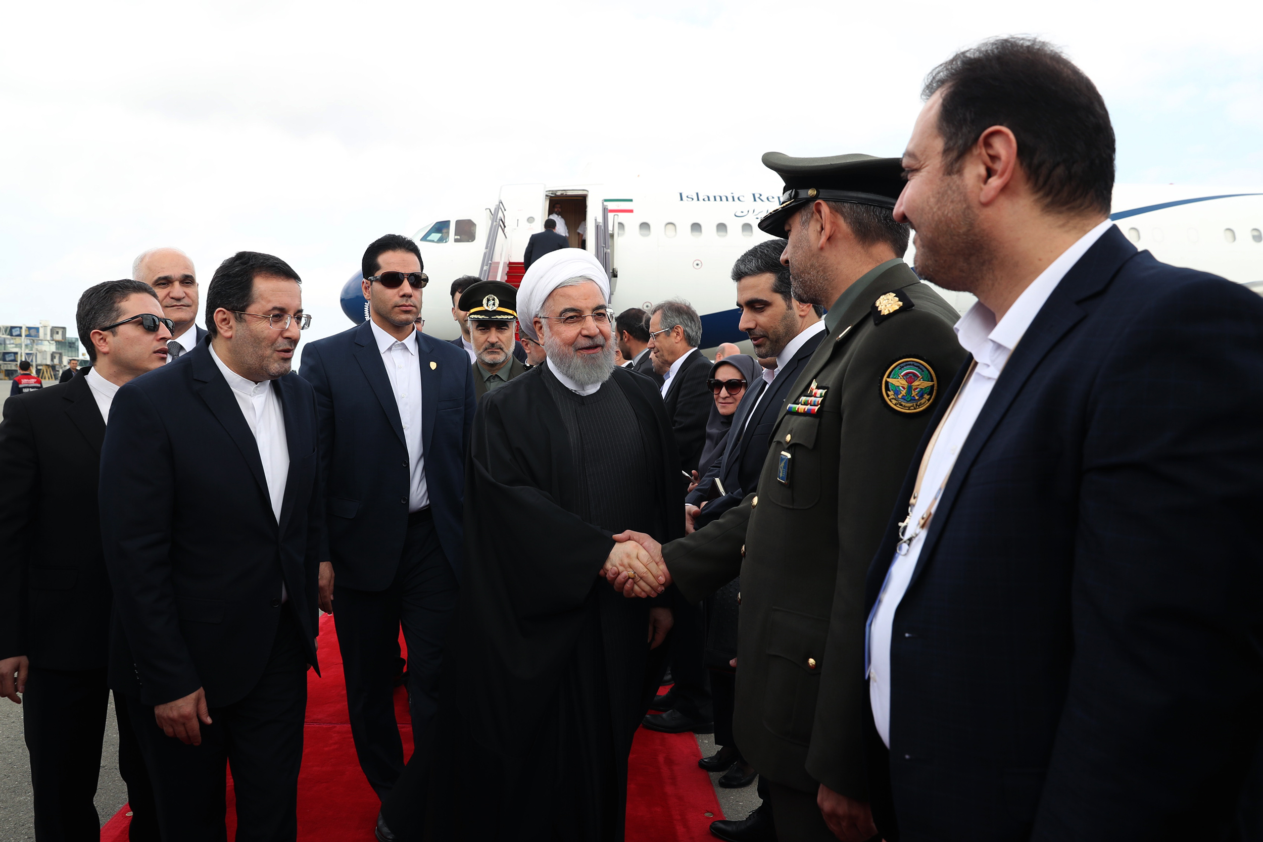 رئیس جمهور وارد باکو شد