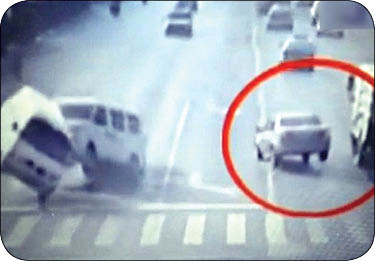 ماجرای مرموز پرواز خودرو&zwnj;ها در چین فاش شد!