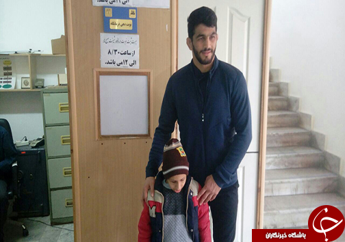 عیادت حسن یزدانی از کودکان سرطانی بیمارستان امیرکلا بابل + تصاویر