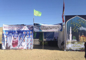 خیرخواهانی که با برپایی موکب، به زائران پیاده روی خدمت رسانی می&zwnj;کنند + فیلم