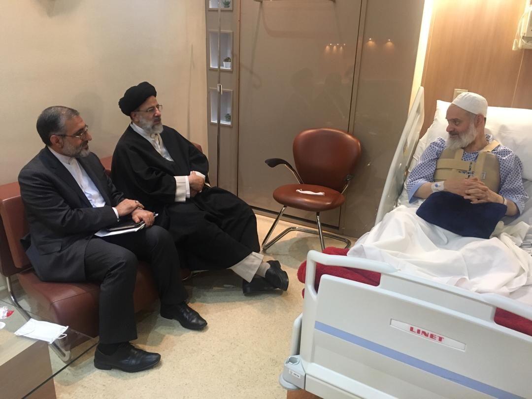 عیادت رییس مجلس خبرگان رهبری و رییس قوه قضاییه از آیت الله حسینی بوشهری