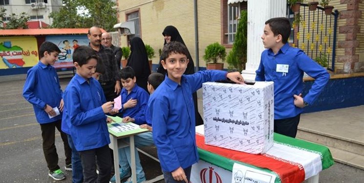 پاینده / شهرداران مدرسه پل ارتباطی دانش&zwnj;آموزان با مدیران مدرسه