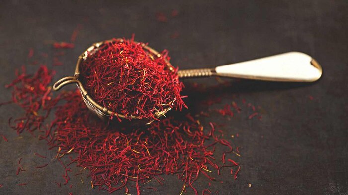 زعفران خالص را از نمونه تقلبی چگونه تشخیص دهیم؟