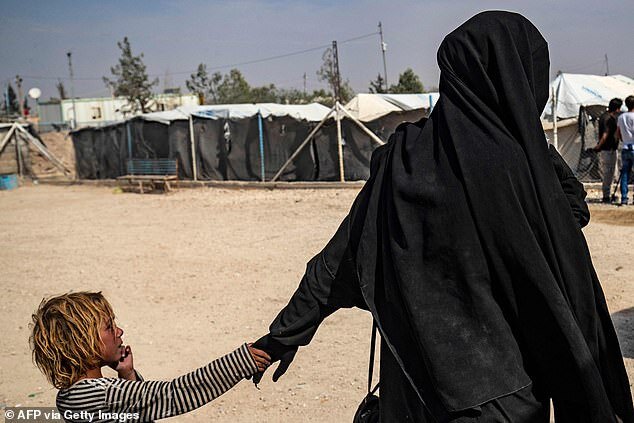 آشوب بیوه&zwnj;های داعش و تروریست&zwnj;زاده&zwnj;ها در &laquo;الهول&raquo;/ شما را ذبح خواهیم کرد!