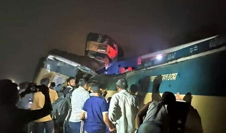 برخورد ۲ قطار در بنگلادش ۱۴ کشته بر جای گذاشت