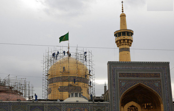 گنبد امام رضا علیه&zwnj;السلام چگونه شسته می&zwnj;شود؟ + فیلم