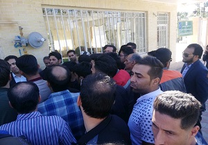 اعتراض طبسی ها به ثبت نامی که زود به پایان رسید+ تصاویر
