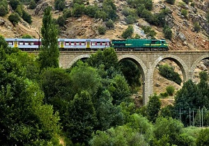 صادرات و واردات ۱۶۴ هزار تن محصول توسط راه‌آهن لرستان
