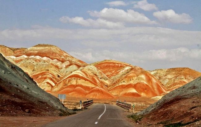 از دودکش جن تا دریاچه پری در یک مکان عجیب/ &laquo;ماهنشان&raquo; کجای ایران است؟+ تصاویر