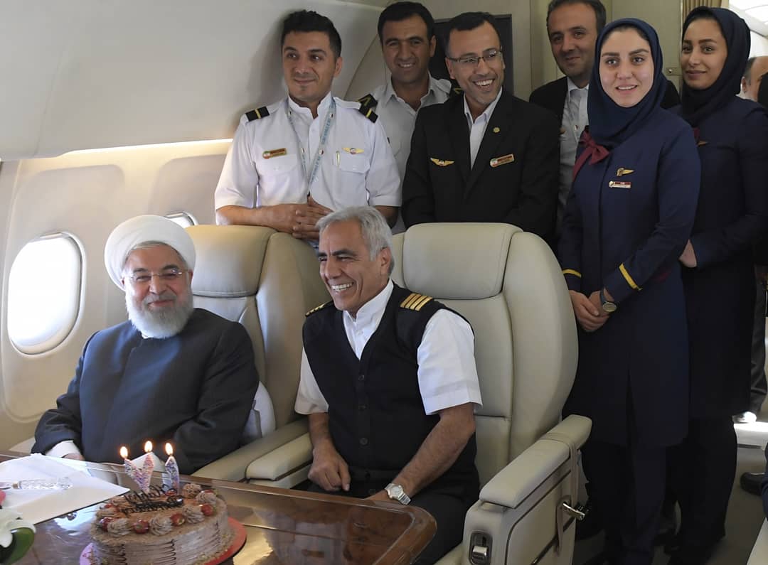جشن تولد غافلگیرانه رئیس جمهور روحانی در آسمان +تصاویر