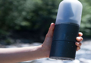 توربین قابل حملی که از جریان آب رودخانه برق تولید می‌کند + فیلم