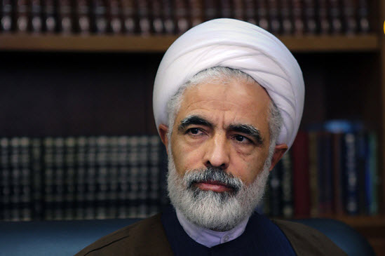 باید از هر عاملی که باعث دلسردی و جدایی بین مردم می&zwnj;شود به طور جدی پرهیز کنیم