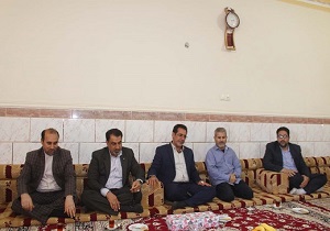 فرماندار دشت آزادگان با خانواده شهدا و آزادگان دیدار کرد