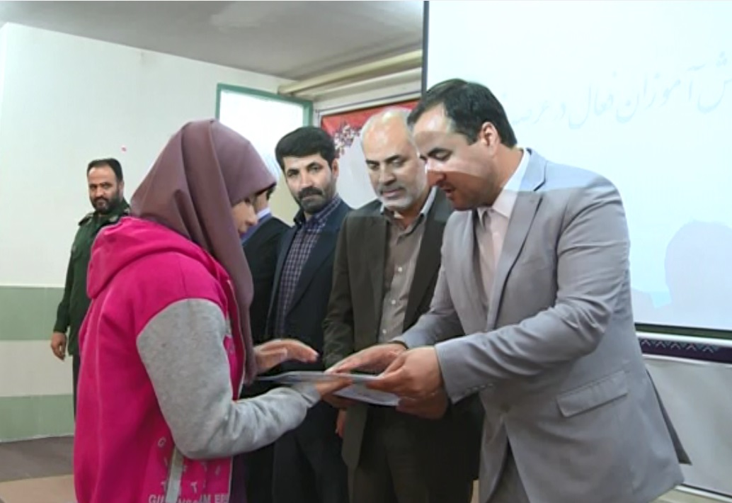 تجلیل از فعالان نماز جماعت مدارس خنداب