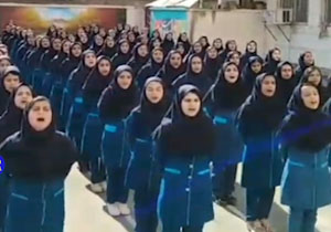همخوانی دانش‌آموزان به مناسبت میلاد پیامبراکرم(ص) + فیلم
