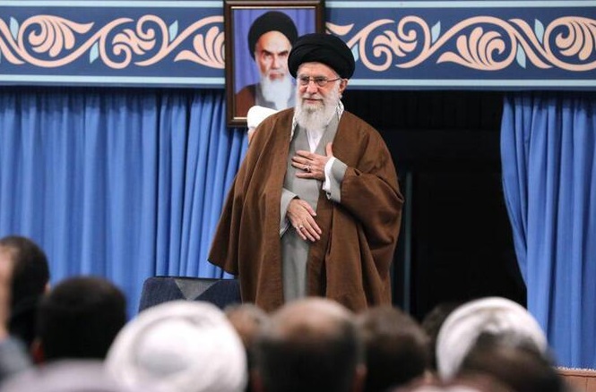 تصاویری از رهبر انقلاب در دیدار سران قوا، جمعی از مسئولان نظام و سفرای کشورهای اسلامی