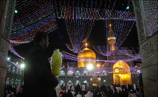 حرم منور رضوی غرق در نور و سرور / مشهدالرضا میزبان خیل عظیم زائران شد