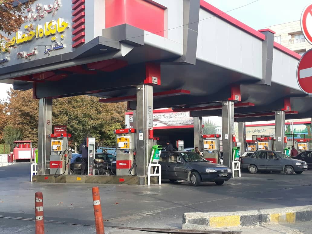 روال عادی و آرام سوختگیری در جایگاه های سوخت گشور + تصاویر